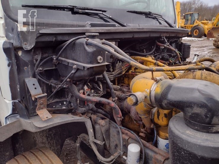 2002-freightliner-fl70-image-20