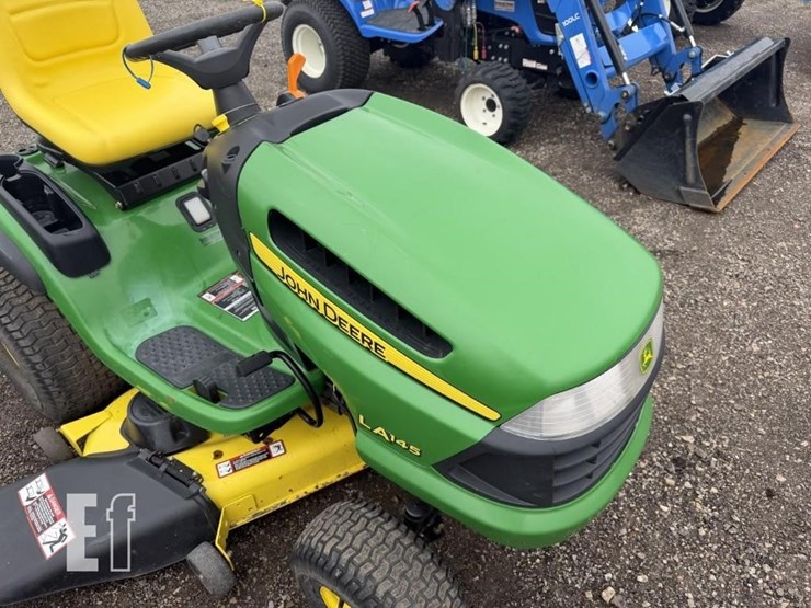 2010-john-deere-la145-image-13