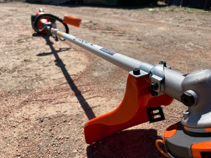 #1535-•-husqvarna-330lk-hi-torq-weed-wacker-image-5