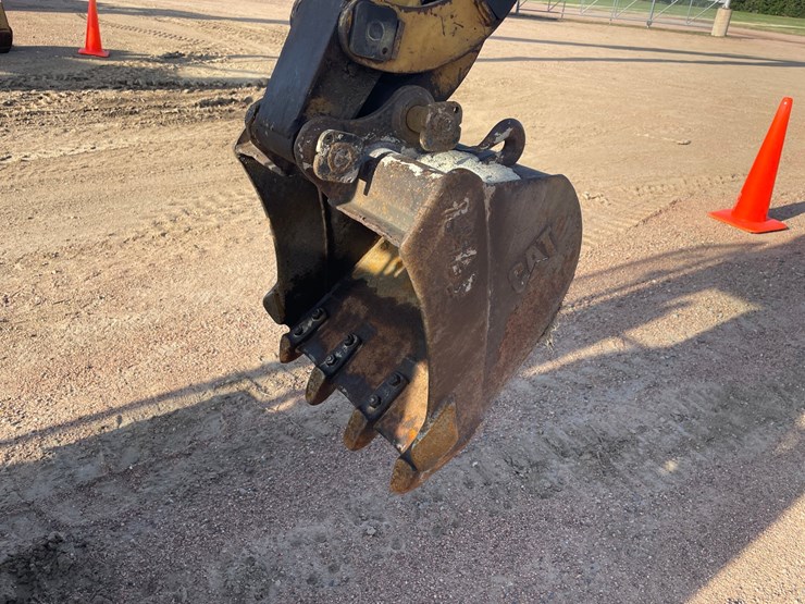 2005-caterpillar-301.8-image-17