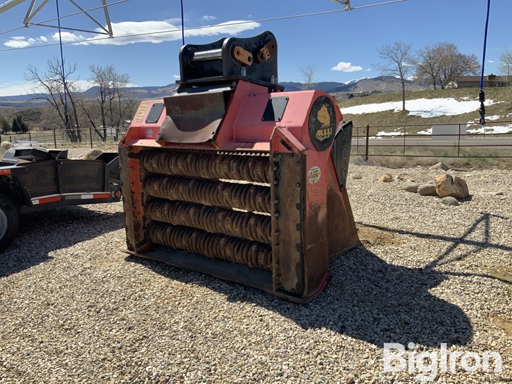 2017-caterpillar-335-image-5