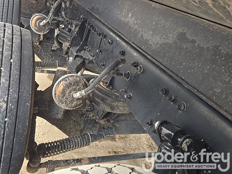 2019-freightliner-108sd-image-32