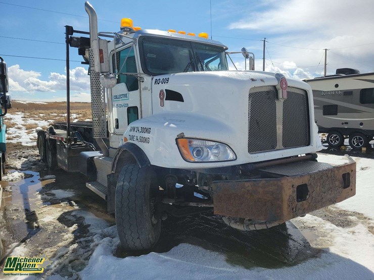 non-operable-2015-kenworth-t4-series-t/a-hook-lift-truck-image-4
