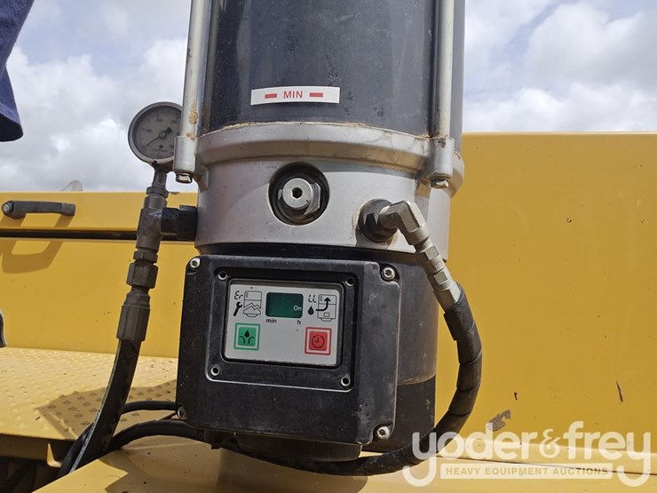 2021-caterpillar-336-image-110