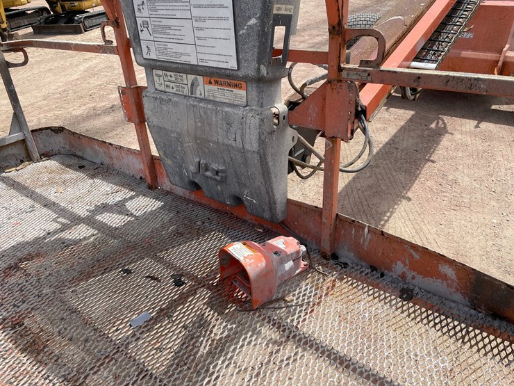 2016-jlg-400s-image-17