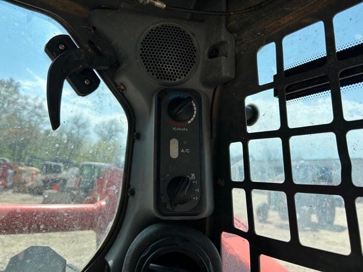 2016-kubota-ssv65-image-23