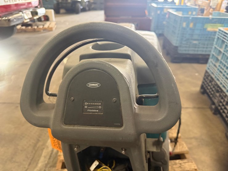 #2055-•-floor-scrubber-(parts-only)-image-6