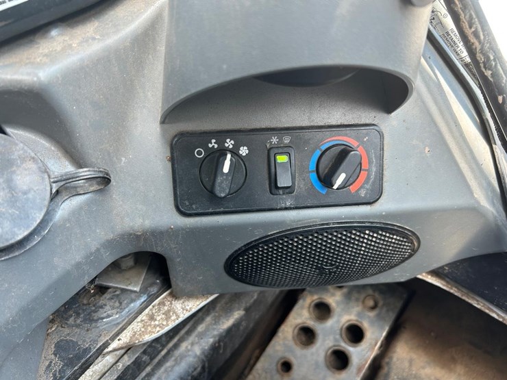 bobcat-t650-image-25