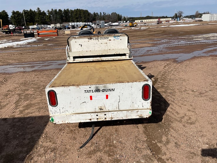 #1559-•-2017-taylor-dunn-electric-yard-cart-image-4