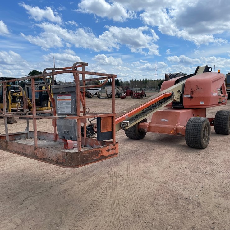 2016 JLG 400S