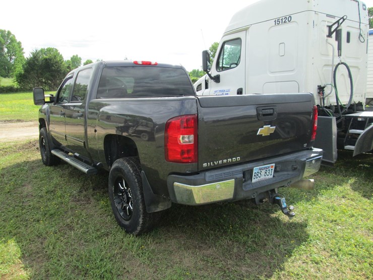2011-chevrolet-2500hd-image-4