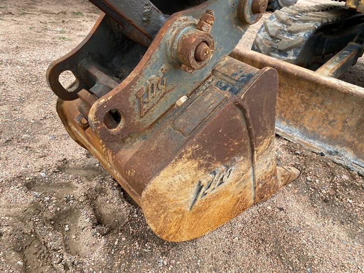 2011-deere-27d-image-6