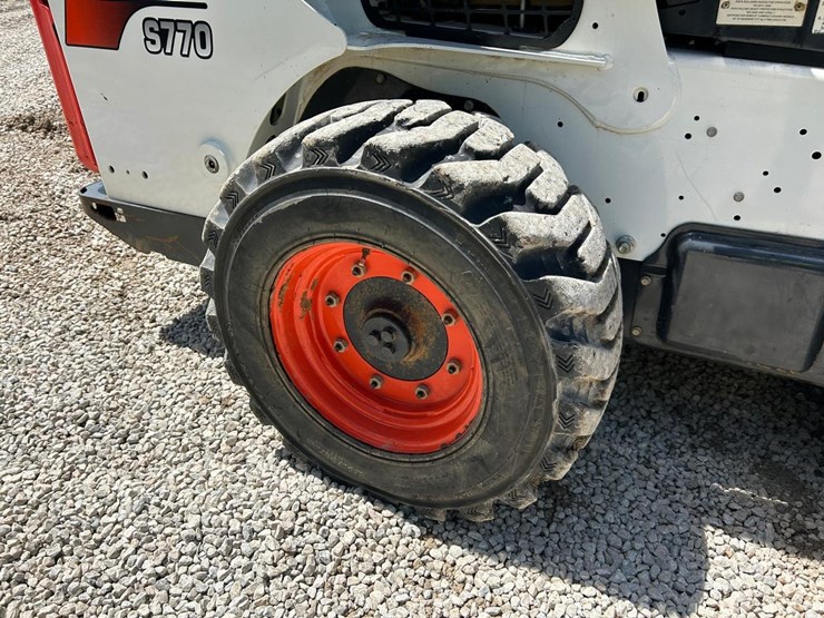 2022-bobcat-s770-image-13