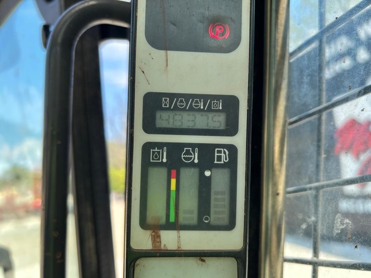 new-holland-l230-image-18