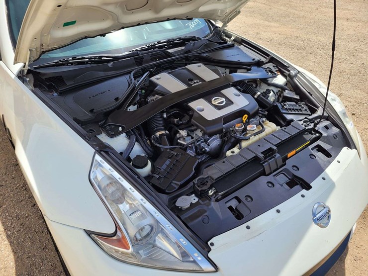 2016-nissan-370z-coupe-2d-image-19