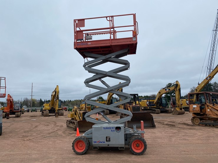 skyjack-sj6832rt-image-16