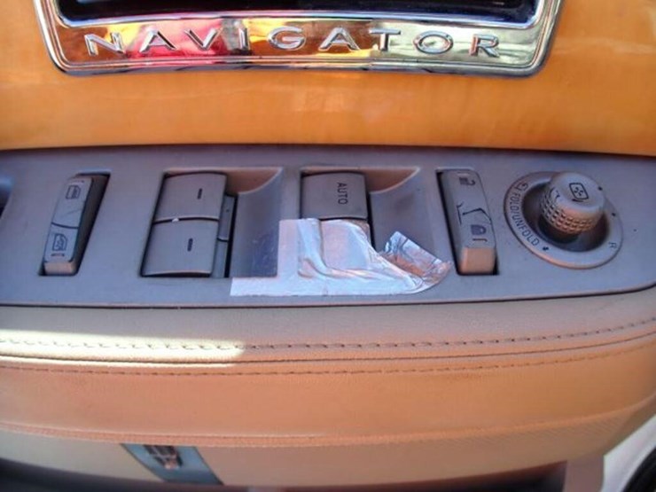 2009-lincoln-navigator-image-13