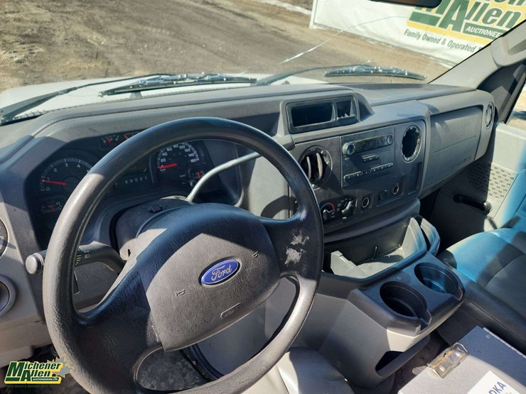 2010-ford-cargo-image-14