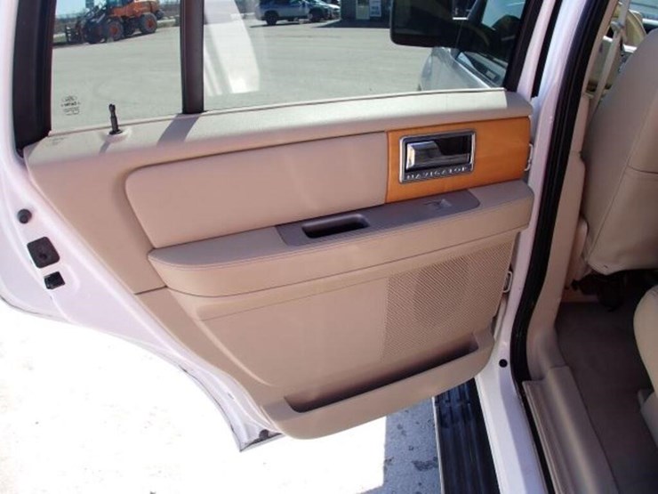 2009-lincoln-navigator-image-24