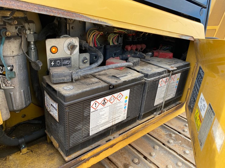 2016-caterpillar-d5k2-lgp-image-43