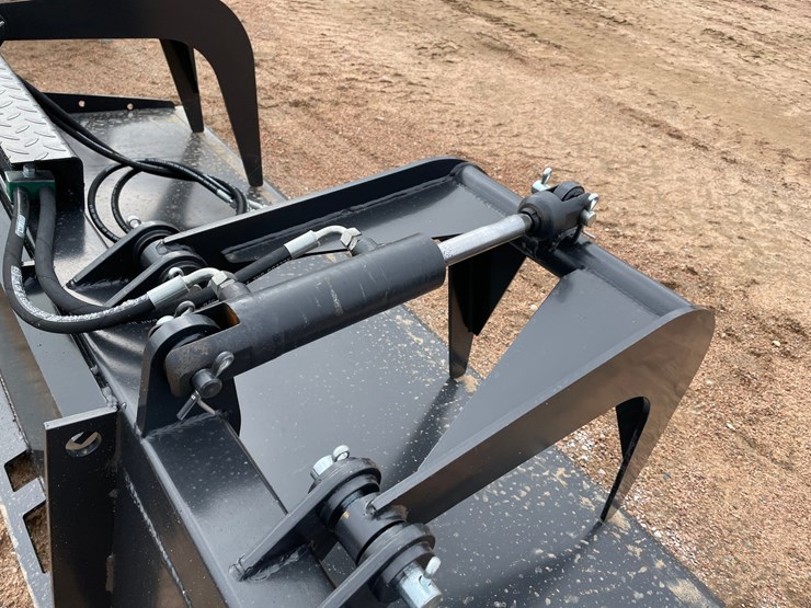 #4130-•-84"-jct-smooth-edge-grapple-bucket-image-6