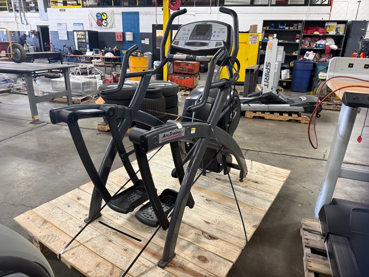 #2060-•-cybex-arc-trainer-image-1