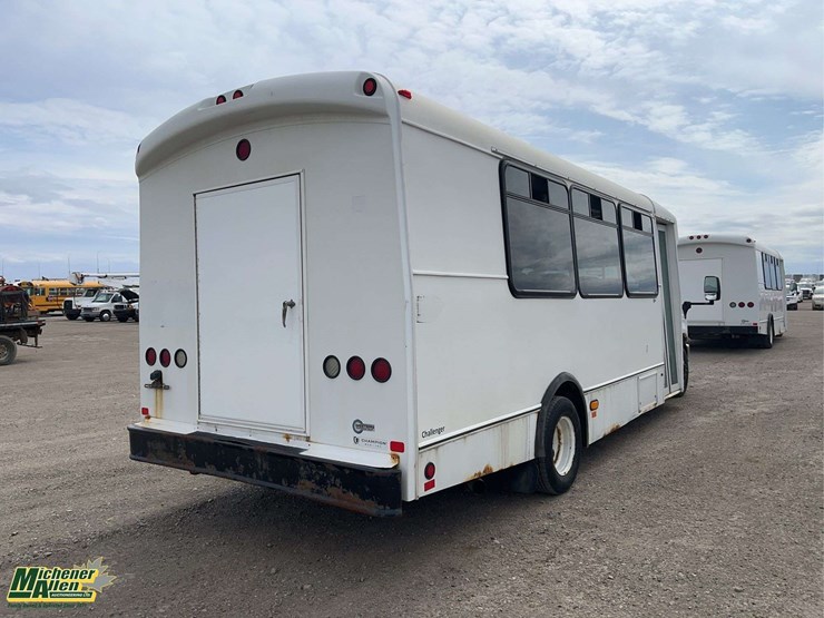 2016-ford-e-series-s/a-21-passenger-bus-image-5