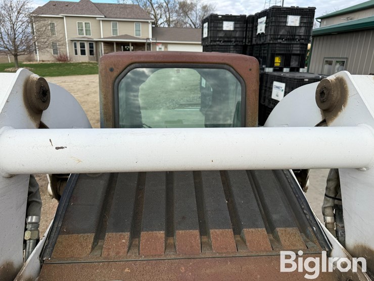 2005-bobcat-t300-image-16