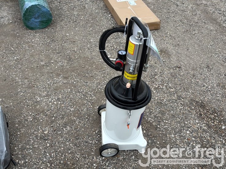 unused-high-pressure-air-operated-grease-pump-image-6