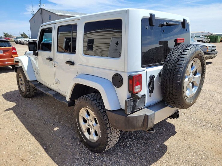 2013-jeep-wrangler-unlimited-sahara-image-6