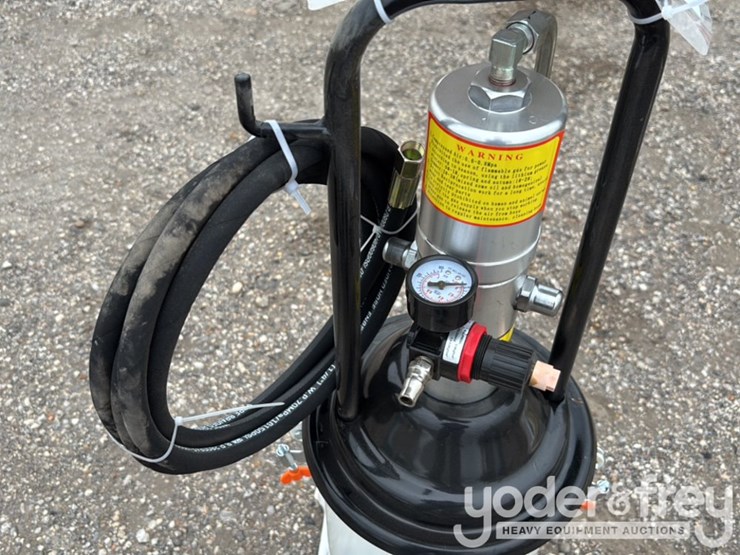 unused-high-pressure-air-operated-grease-pump-image-10