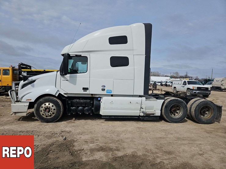 2024-volvo-vnl-t/a-sleeper-tractor-image-6