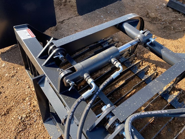 #4114-•-new-jct-84"-skeleton-rock-grapple-bucket-image-9