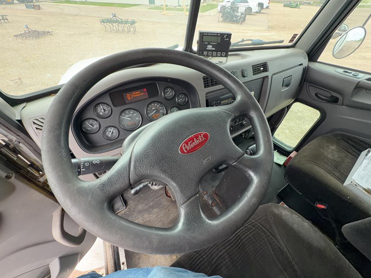 2011-peterbilt-330-reefer-truck-image-43
