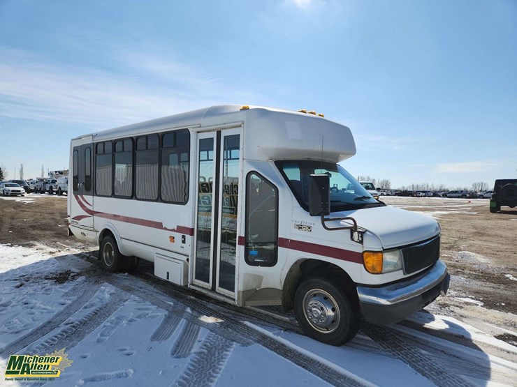 2005-ford-cutaway-s/a-16-passenger-wheelchair-accessible-van-image-2