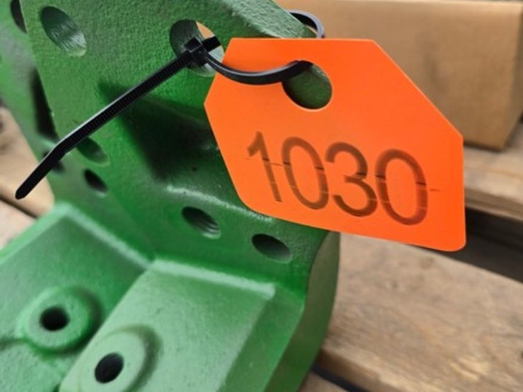 #1030-•-john-deere-clam-shell-fender-brackets-image-2