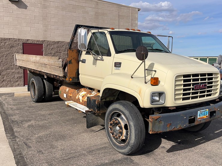 2002-gmc-4500-truck-image-2