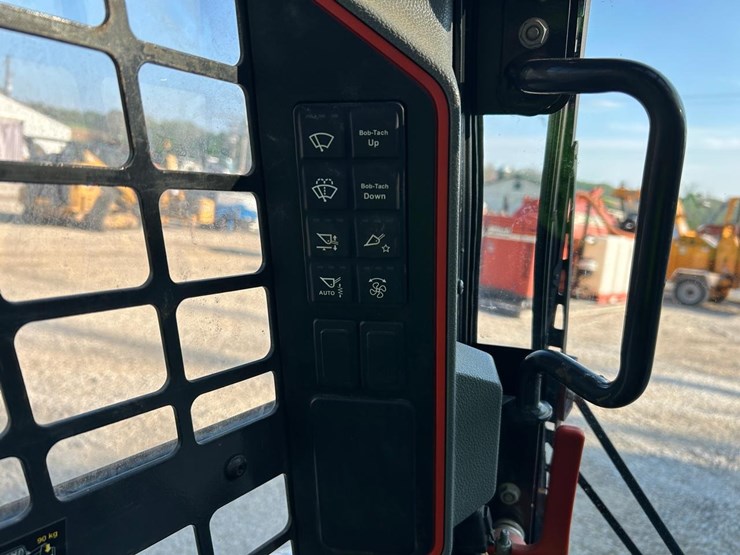 2022-bobcat-t66-image-27