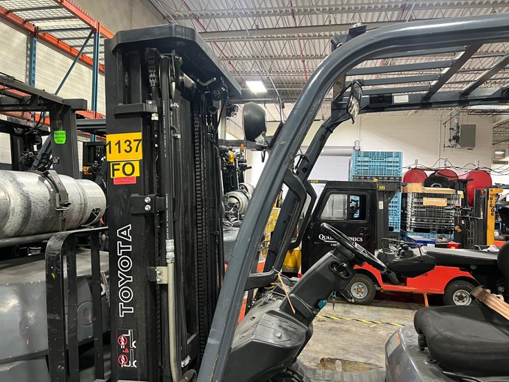 #2004-•-toyota-4500-lb.-forklift-image-5