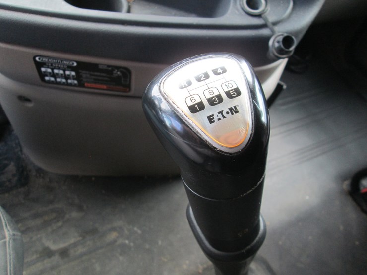 2016-freightliner-cascadia-113-image-38