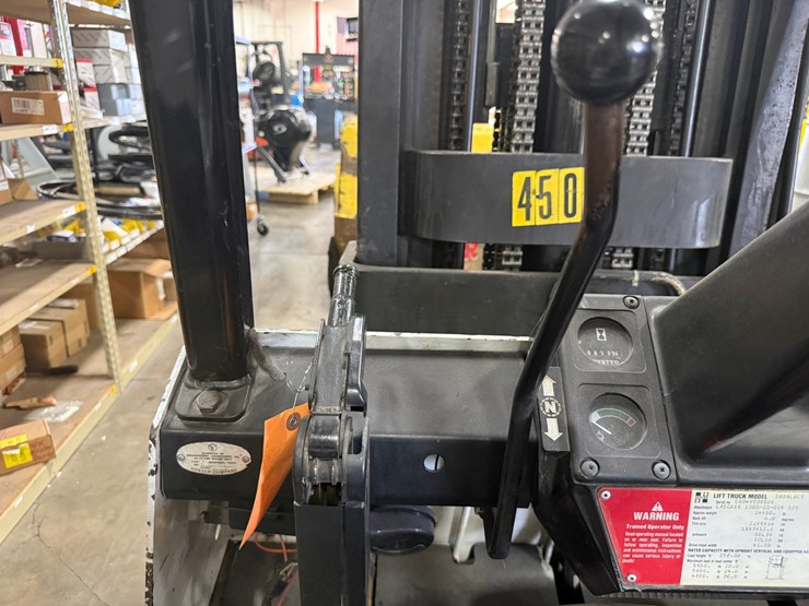 #2001-•-hyster-5500-lb.-forklift-image-15
