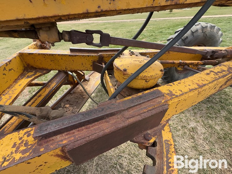 caterpillar-12-image-18