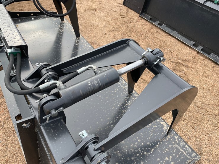 #4129-•-84"-jct-smooth-edge-grapple-bucket-image-6