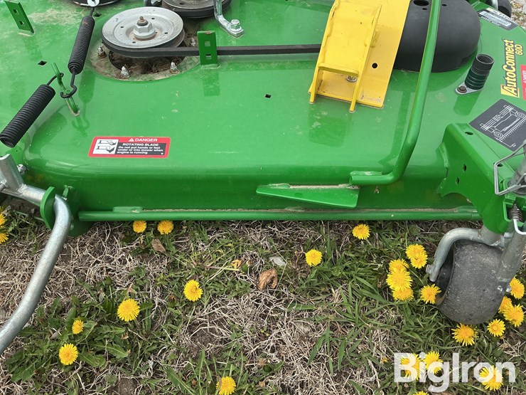 2017-john-deere-60d-image-12