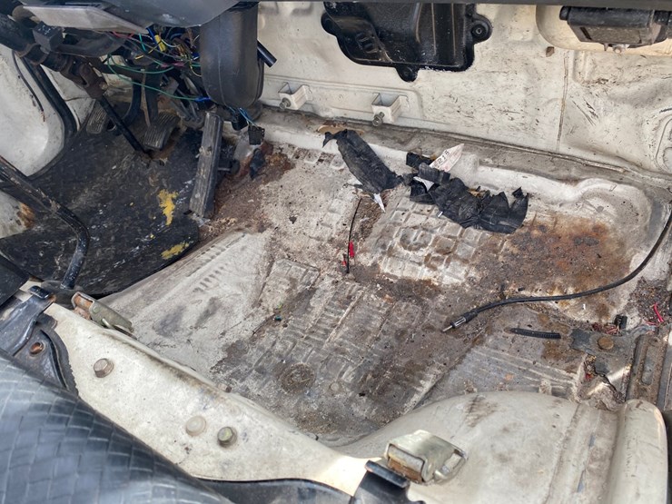 #1561-•-mitsubishi-minicab-truck-(no-title)-image-34