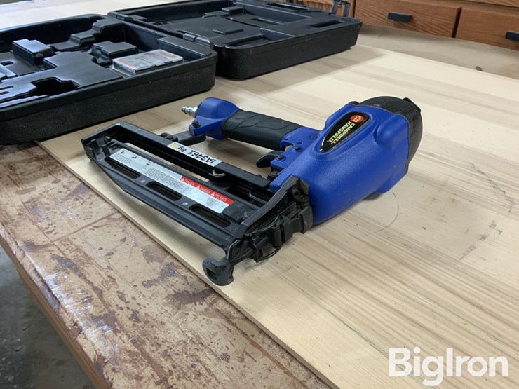 campbell-hausfeld-nb006400av-air-nailer-image-1