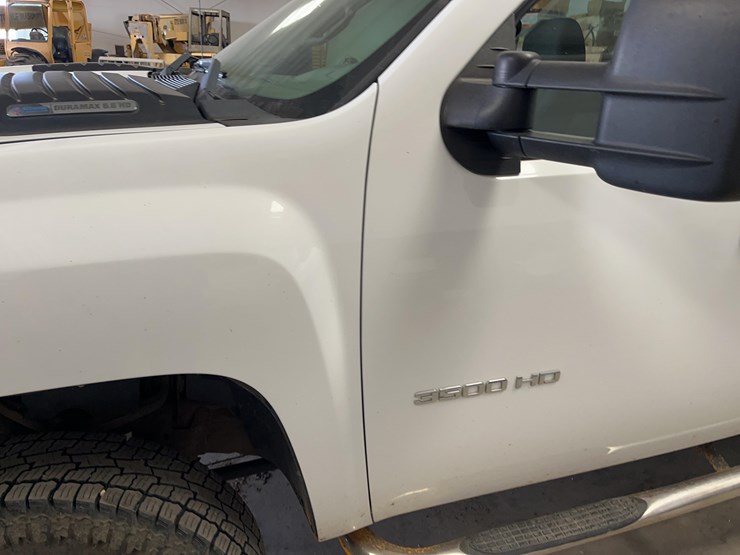 2013-chevrolet-3500-image-16