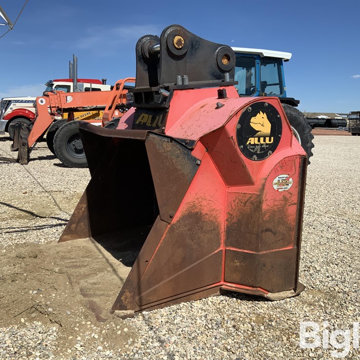 2017 CATERPILLAR 335