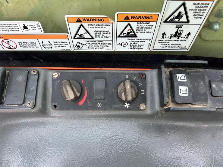 2015-jlg-g5-18a-image-21
