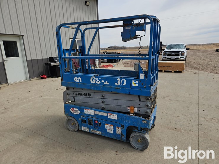 2016-genie-gs1930-image-1